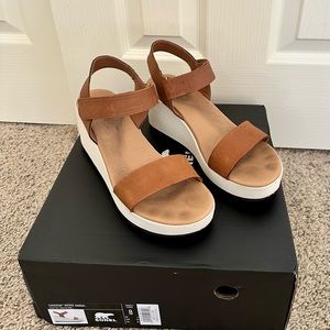 Sorel Cameron Wedge Sandals - size 8 - velvet tan